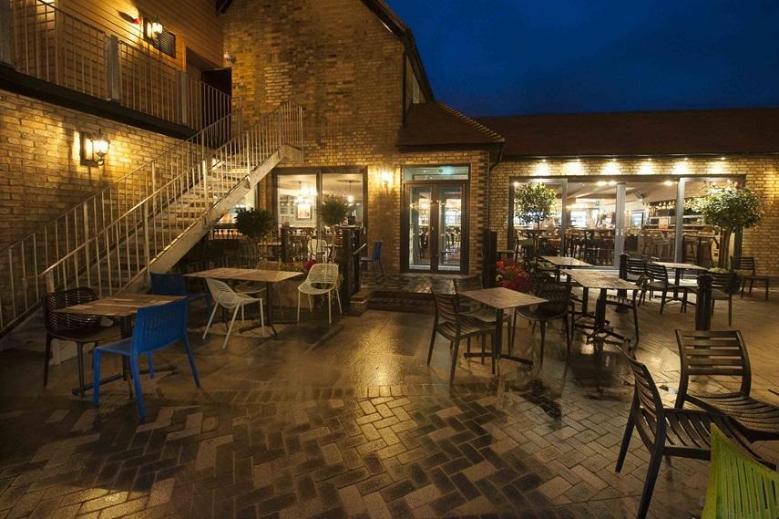 The Crown Hotel Wetherspoon Biggleswade Zewnętrze zdjęcie